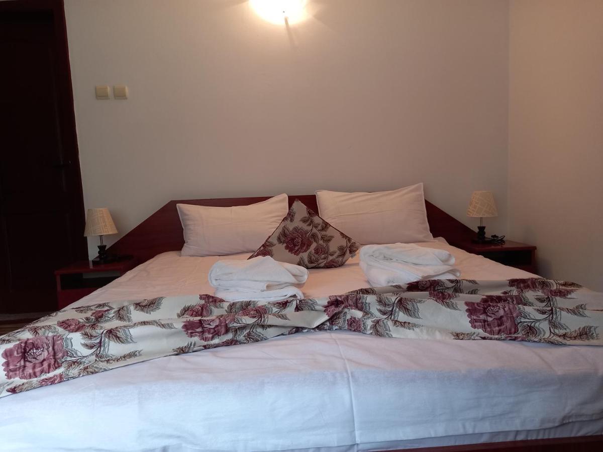 Hotel Elite Байле Херкулане Екстериор снимка